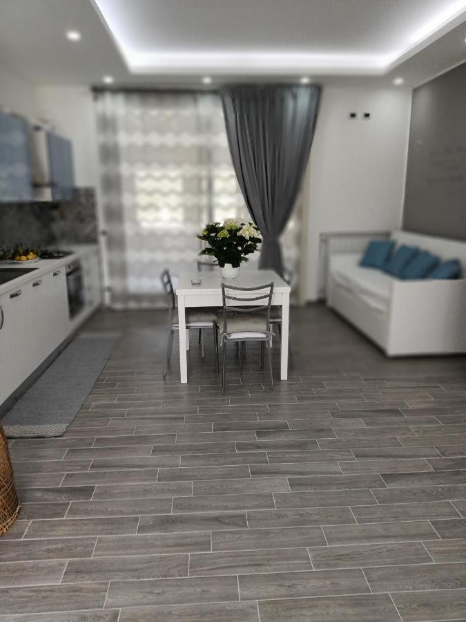 דירות קוסטונאצ'י Monolocale Da Andrea מראה חיצוני תמונה
